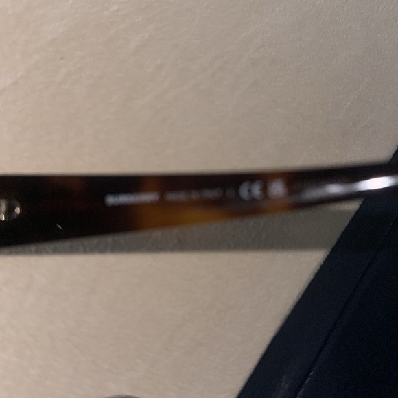 Brand new Burberry shades with tags still attached , no box , no dust rag - Picture 4 of 6